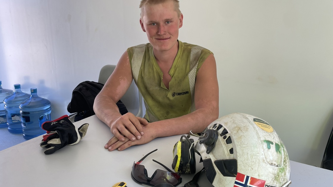 Oscar Coll Birkeland (20) fra Sauda har bestått svenneprøven innen betongfag.