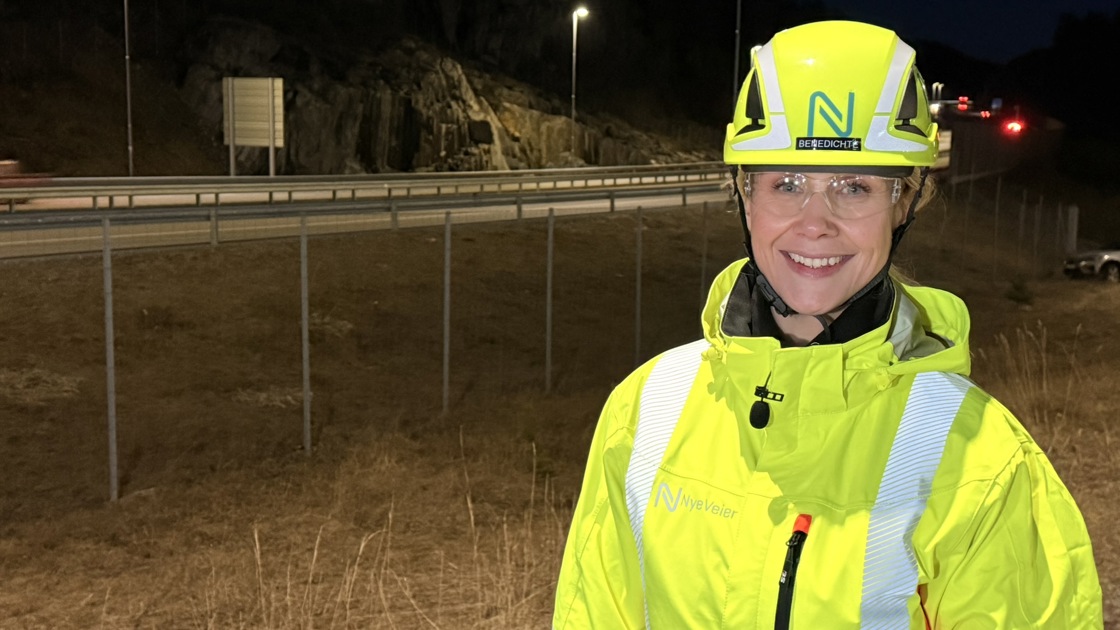 Direktør for Utbedring og drift i Nye Veier Benedichte Limmesand Hellestøl. E18 Langrønningen i bakgrunnen.